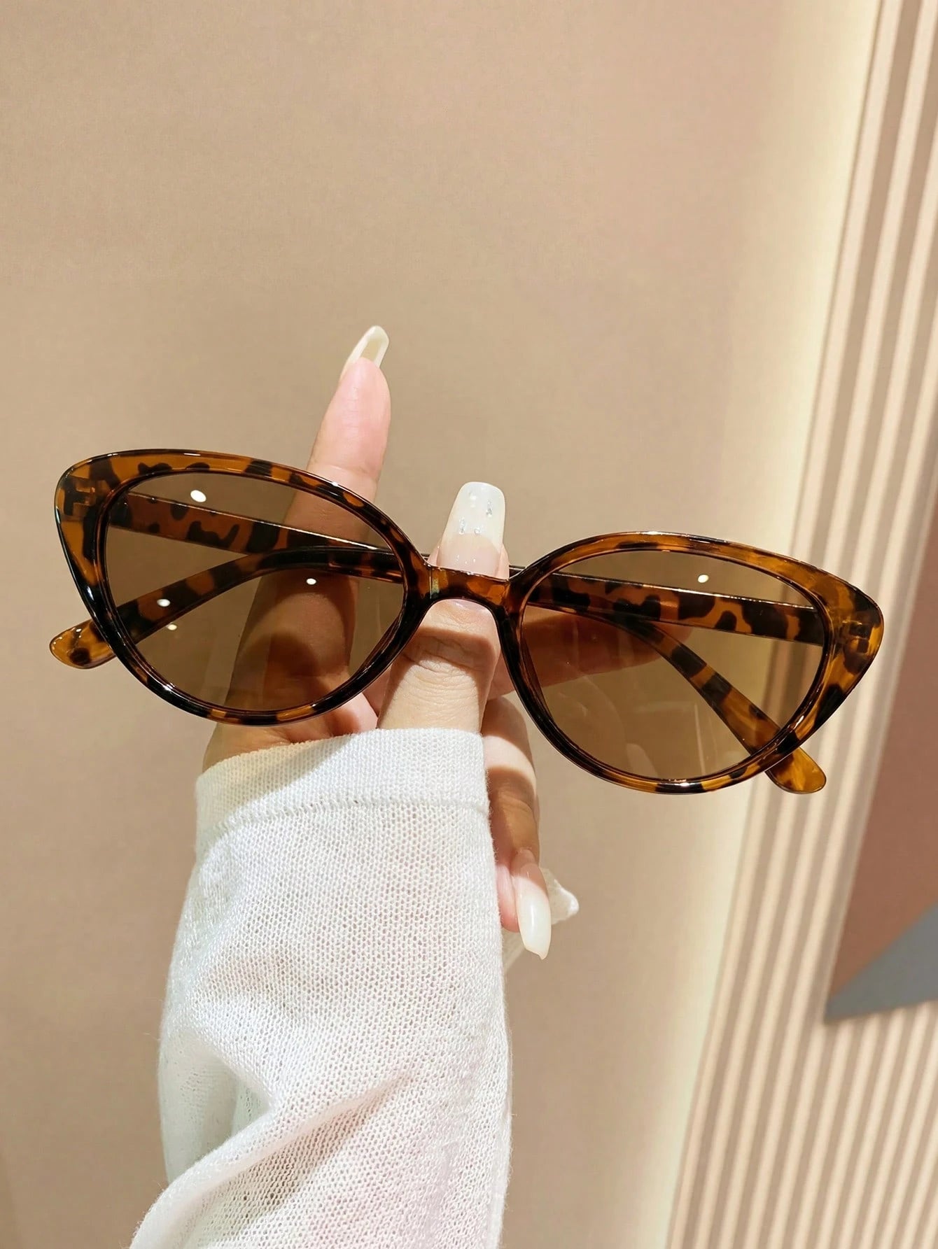 Unisex Leopard Print Cat Eye Fashion Glasses – Bohemian Style Sunglasses for Vacation, Travel & Beach Wear