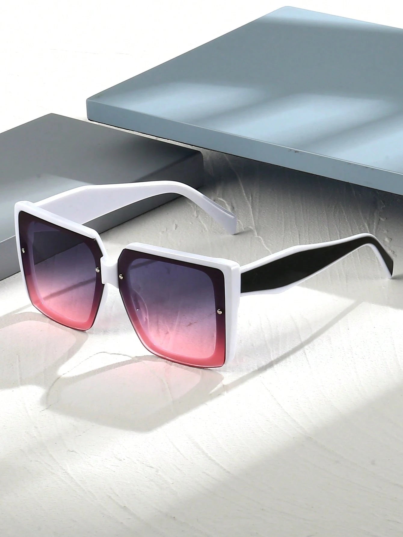 Vintage Square Frame Women's Fashion Glasses – Elegant Retro Eyewear for Vacation, Beach Travel & Everyday Outfits