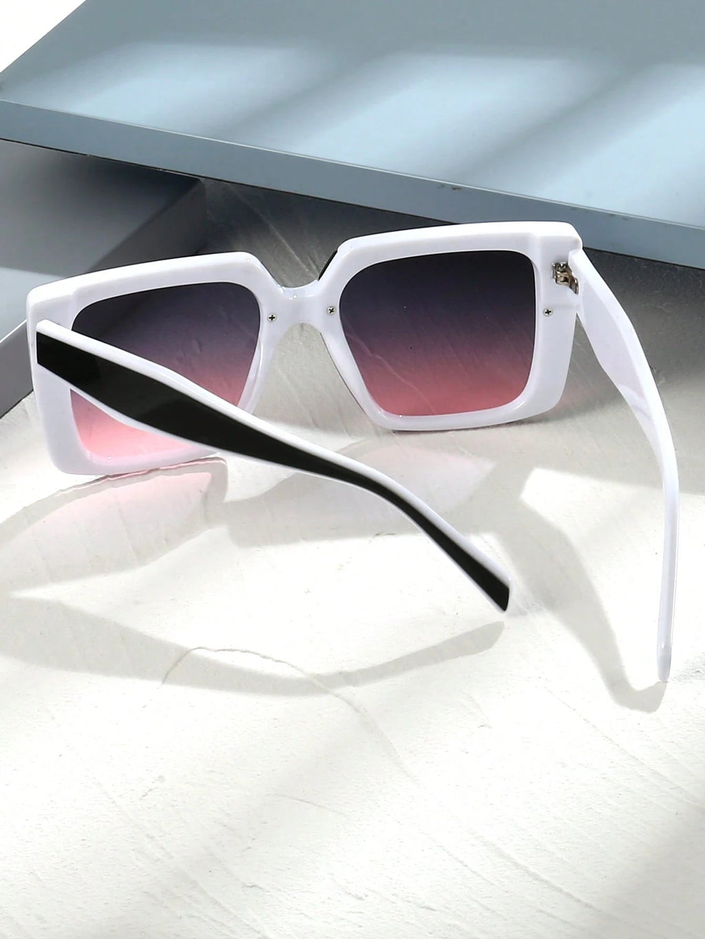 Vintage Square Frame Women's Fashion Glasses – Elegant Retro Eyewear for Vacation, Beach Travel & Everyday Outfits