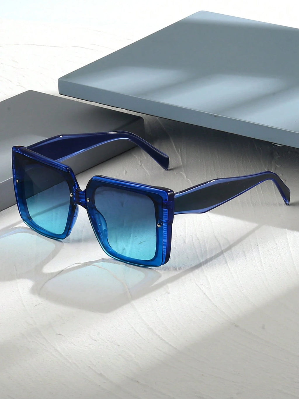 Vintage Square Frame Women's Fashion Glasses – Elegant Retro Eyewear for Vacation, Beach Travel & Everyday Outfits